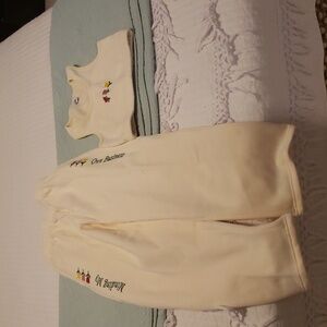 Yellow Label Lounge outfit